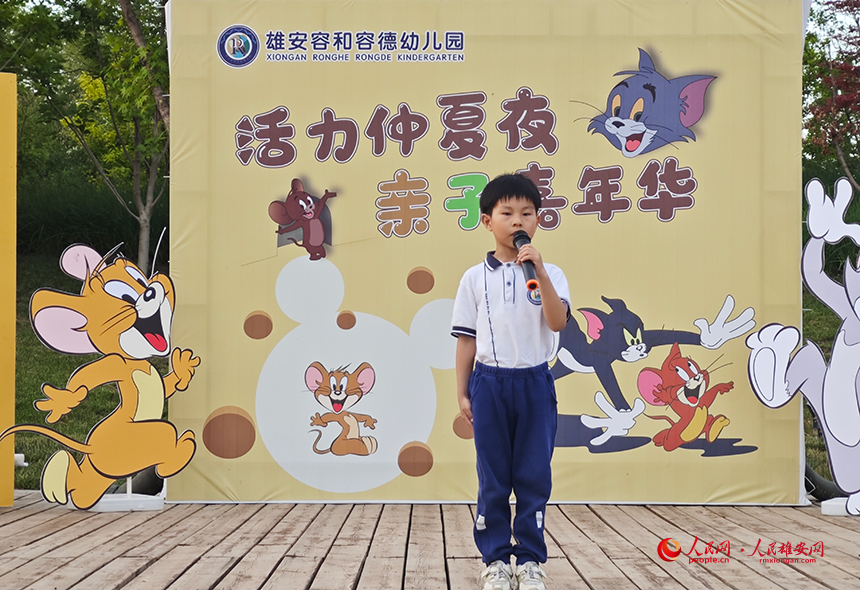 幼兒園學(xué)生代表為孩子們送上節(jié)日的祝福。人民網(wǎng)記者 李兆民攝